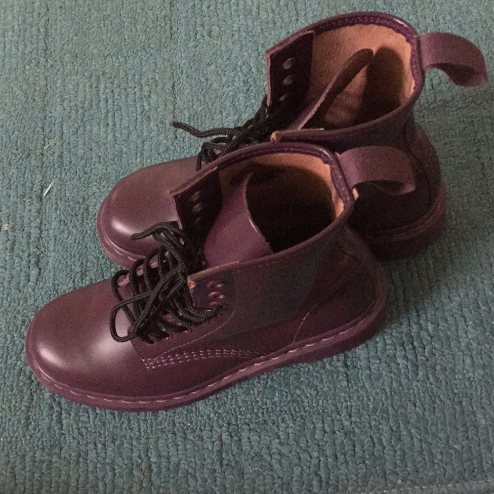 Like New Doc Martens Combat Boots - 6